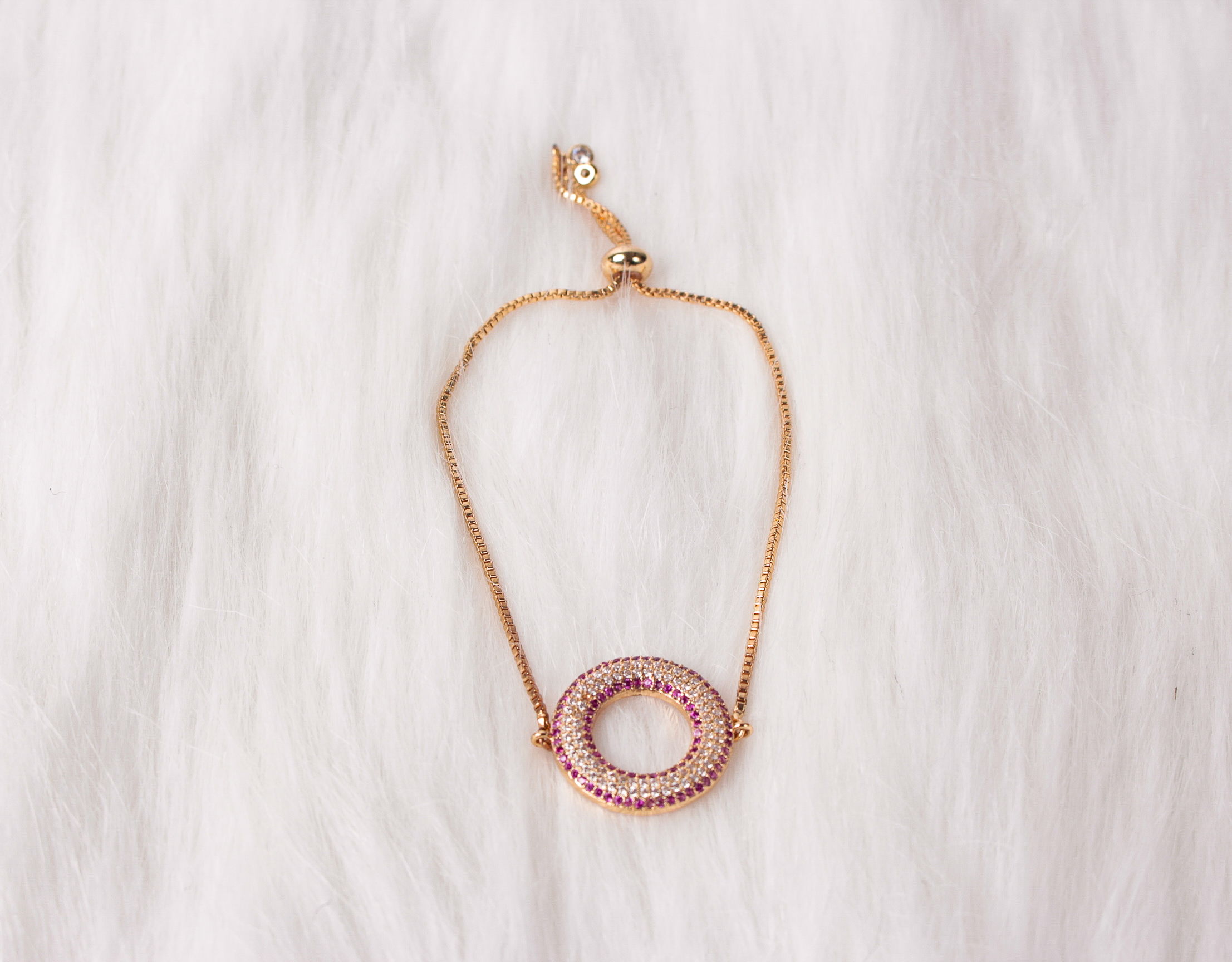 Womens Gold Hoop Feature Bracelet